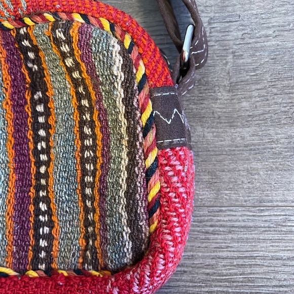 Vintage boho crossbody non brand bag. - Picture 4 of 8